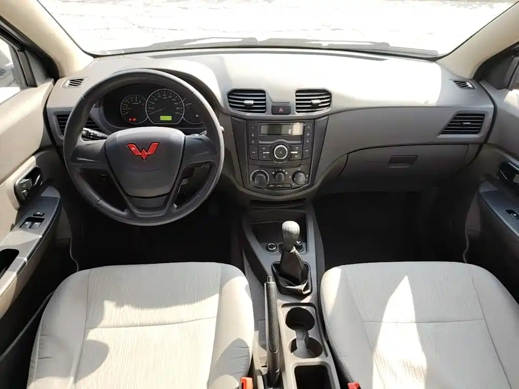 Wuling Hongguang — миниатюра 10