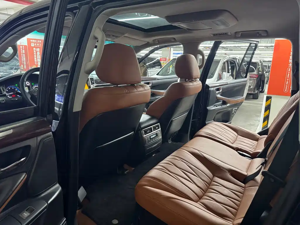 Lexus LX — миниатюра 8
