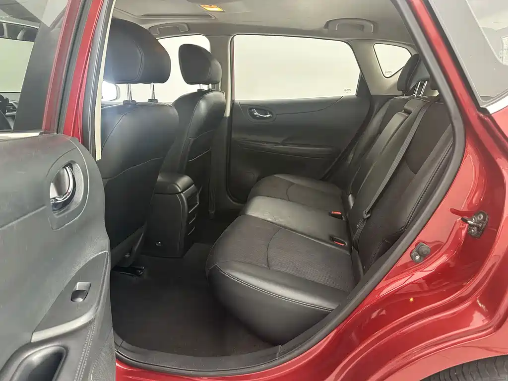 Nissan Tiida — миниатюра 14