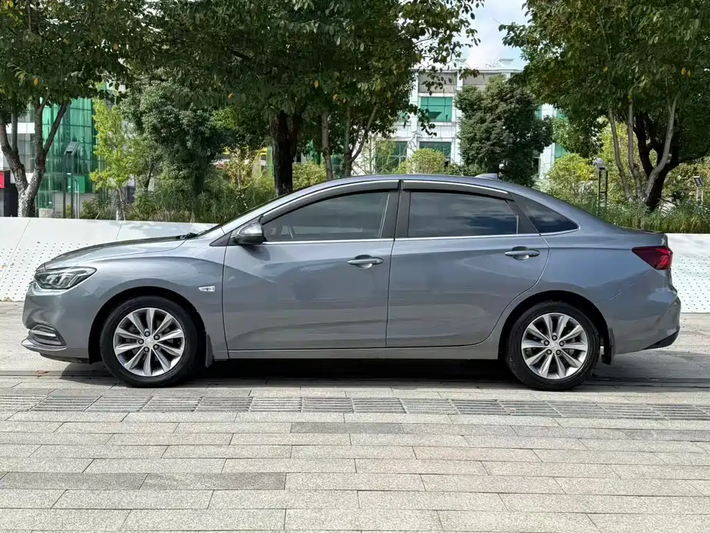 Chevrolet Monza — миниатюра 10