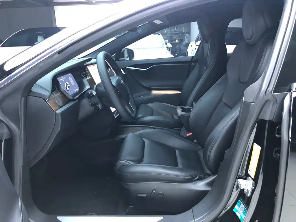 Tesla Model S — миниатюра 8