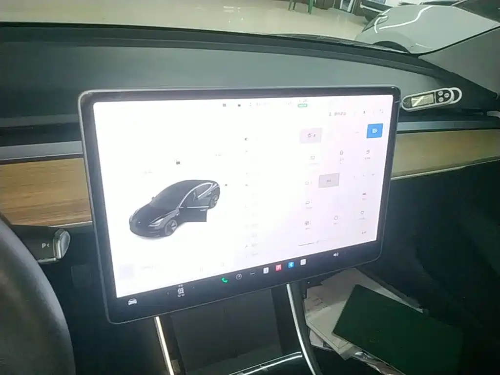 Tesla Model 3 — миниатюра 13