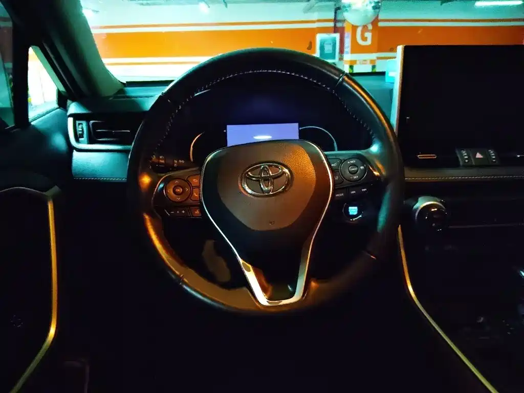 Toyota RAV4 — миниатюра 3