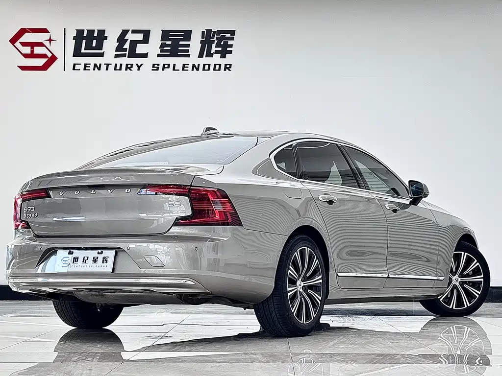 VOLVO S90