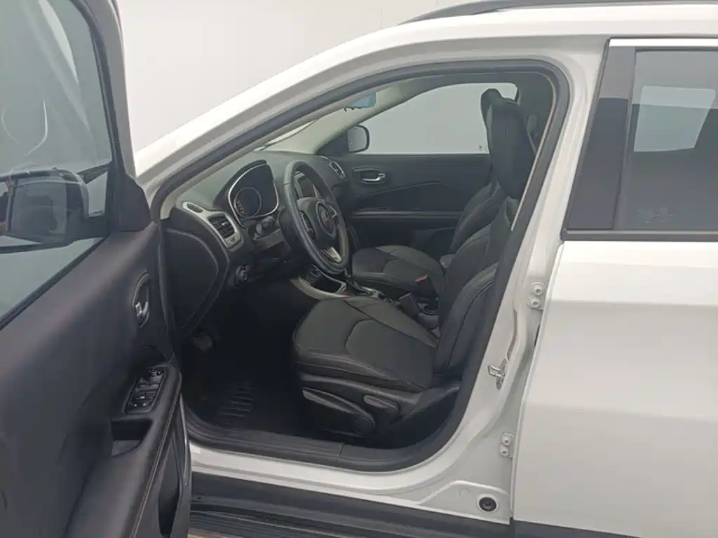 Jeep Compass — миниатюра 6
