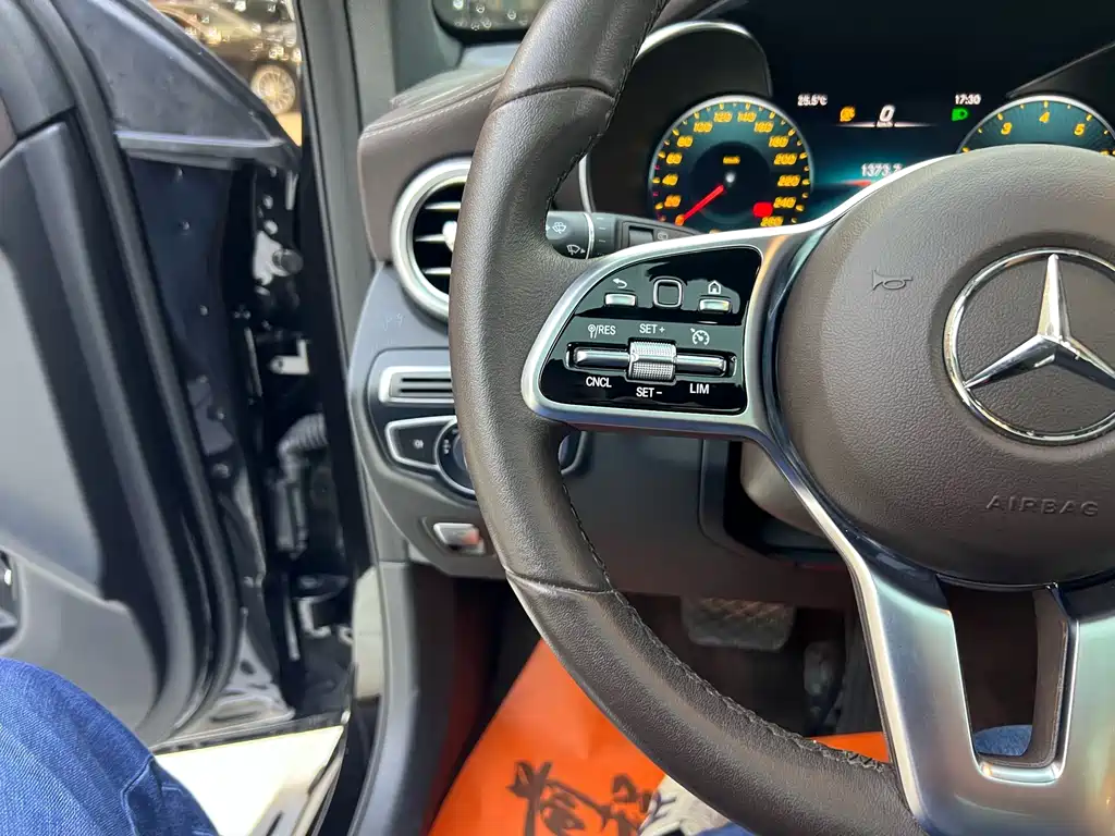 Mercedes-Benz GLC — миниатюра 12