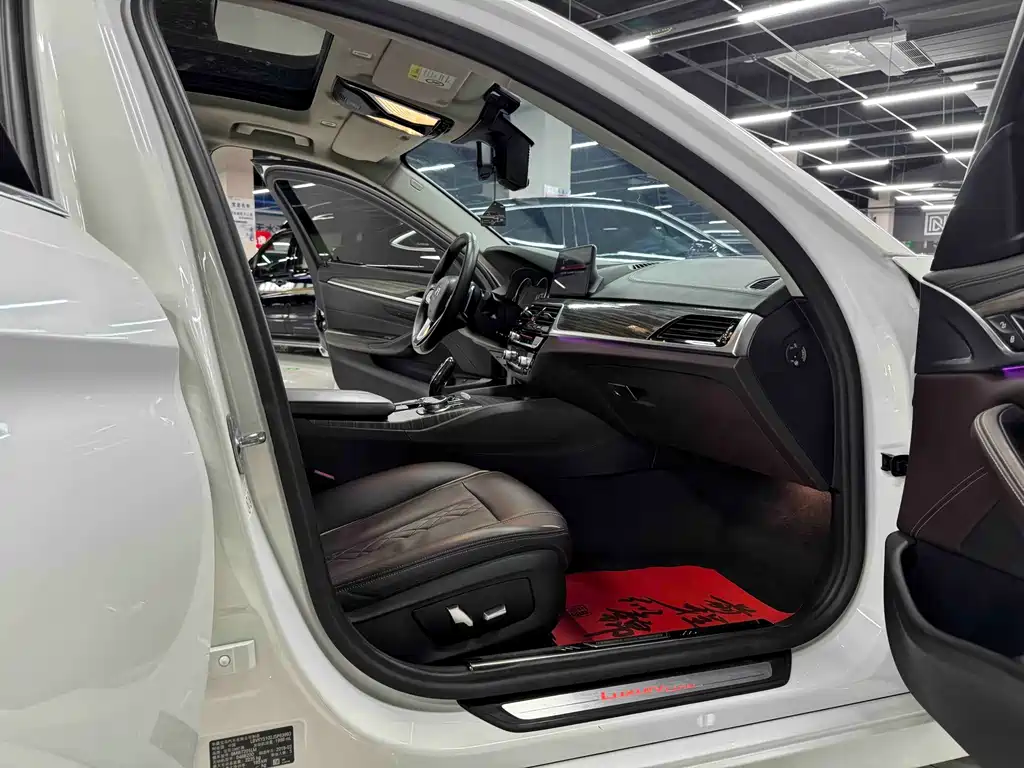 BMW 5 Series — миниатюра 16