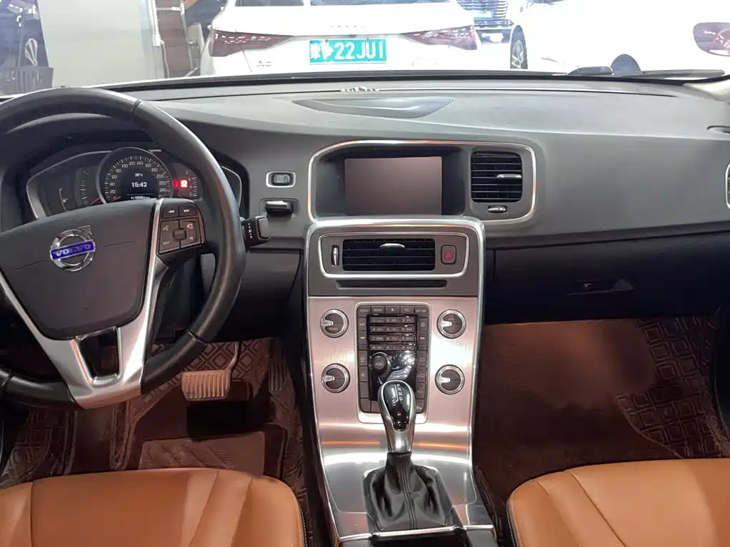 Volvo S60 — миниатюра 2