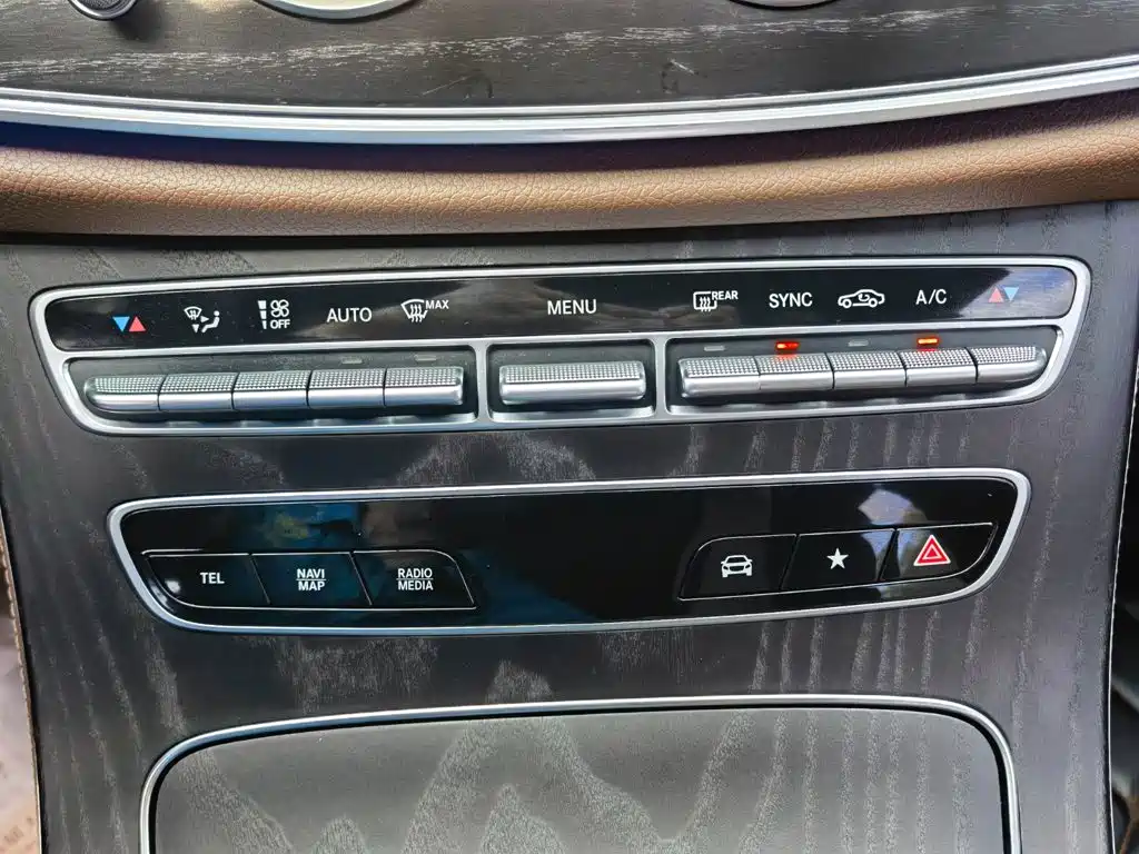 Mercedes-Benz E-Class — миниатюра 26