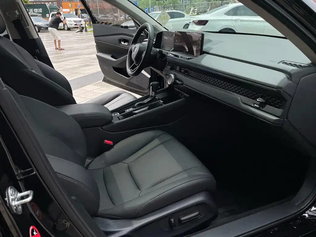 Honda Accord — миниатюра 12