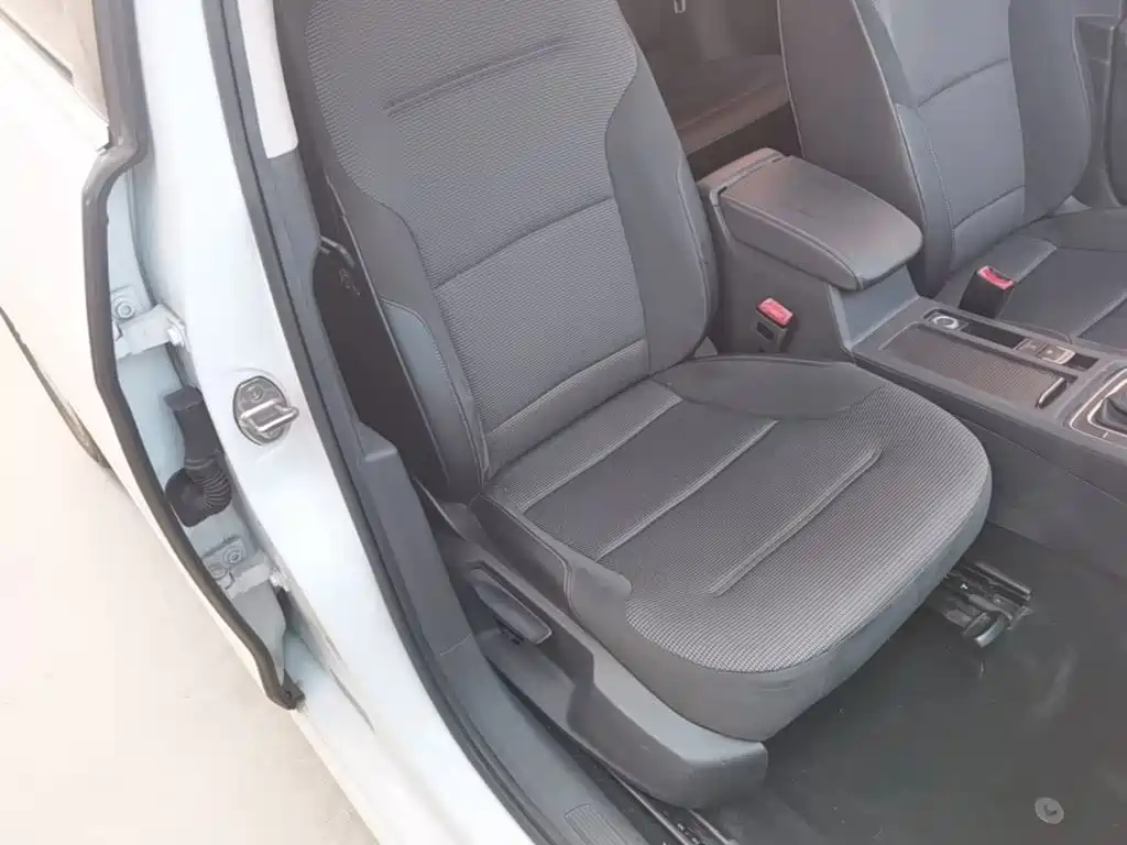 Volkswagen Golf — миниатюра 25