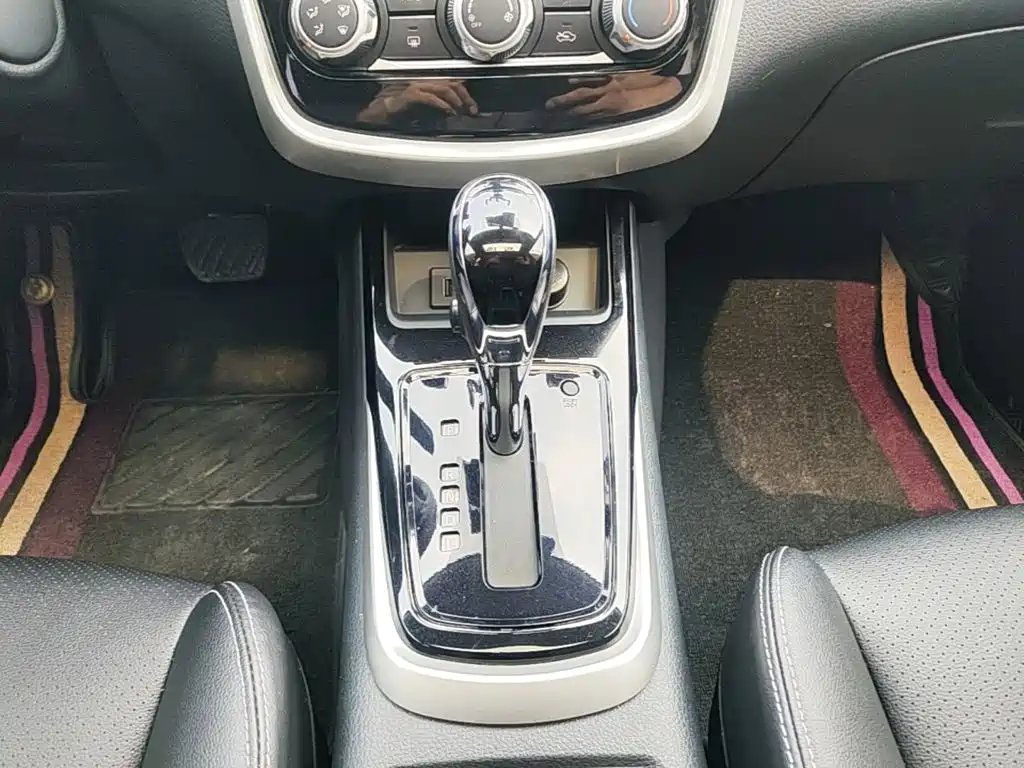 Nissan Tiida — миниатюра 14
