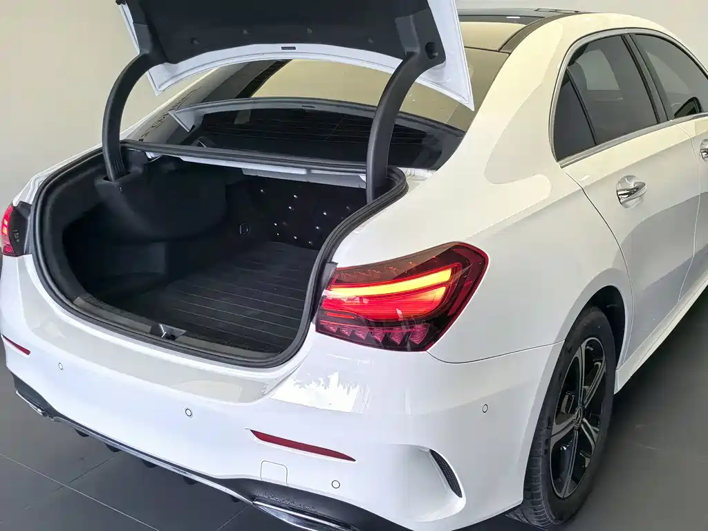 Mercedes-Benz A-Class — миниатюра 8