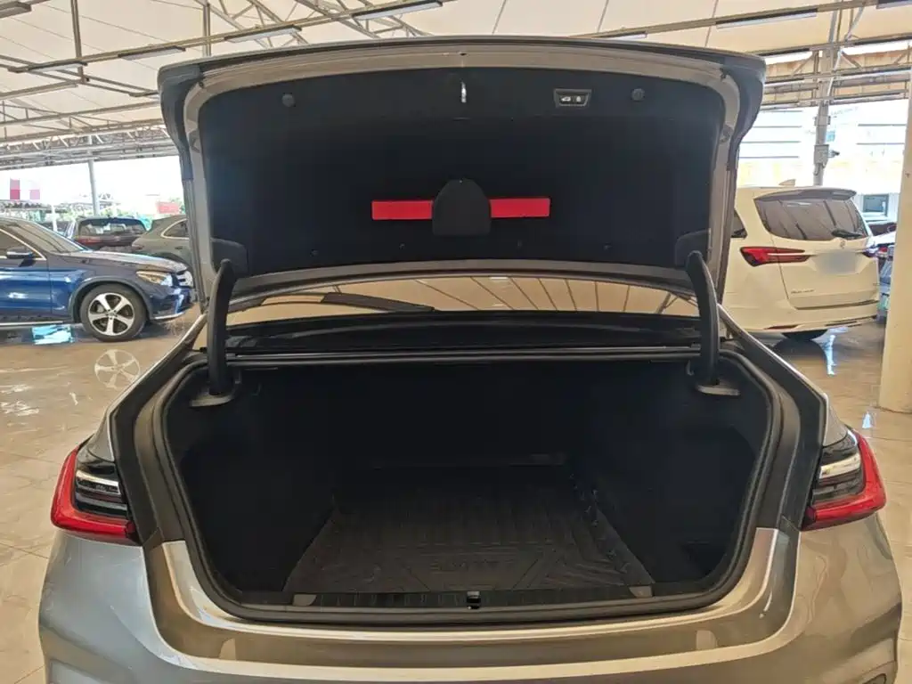 BMW 7 Series — миниатюра 19