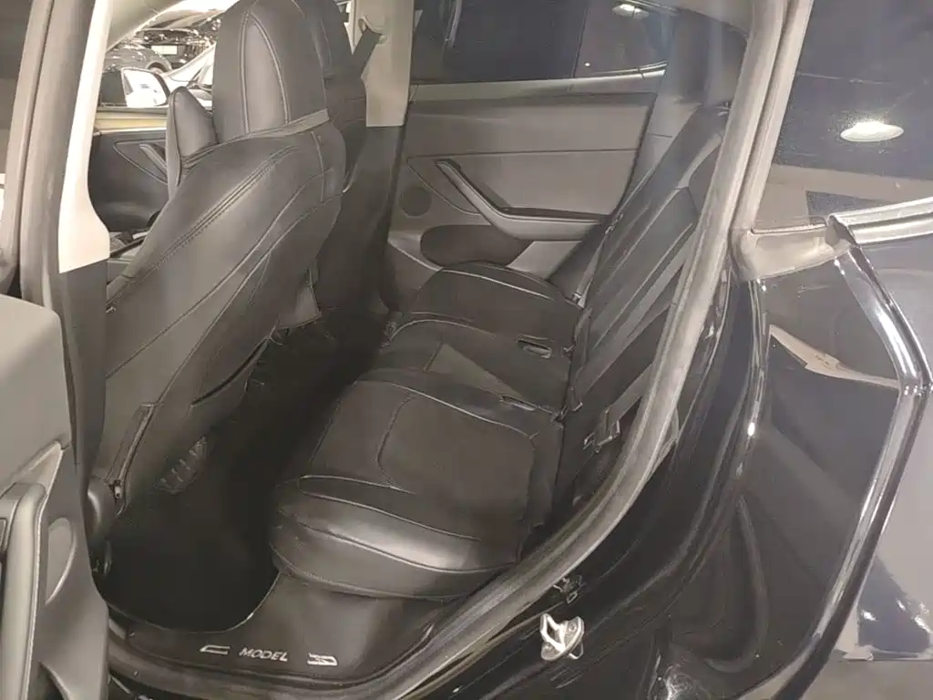 Tesla Model Y — миниатюра 17