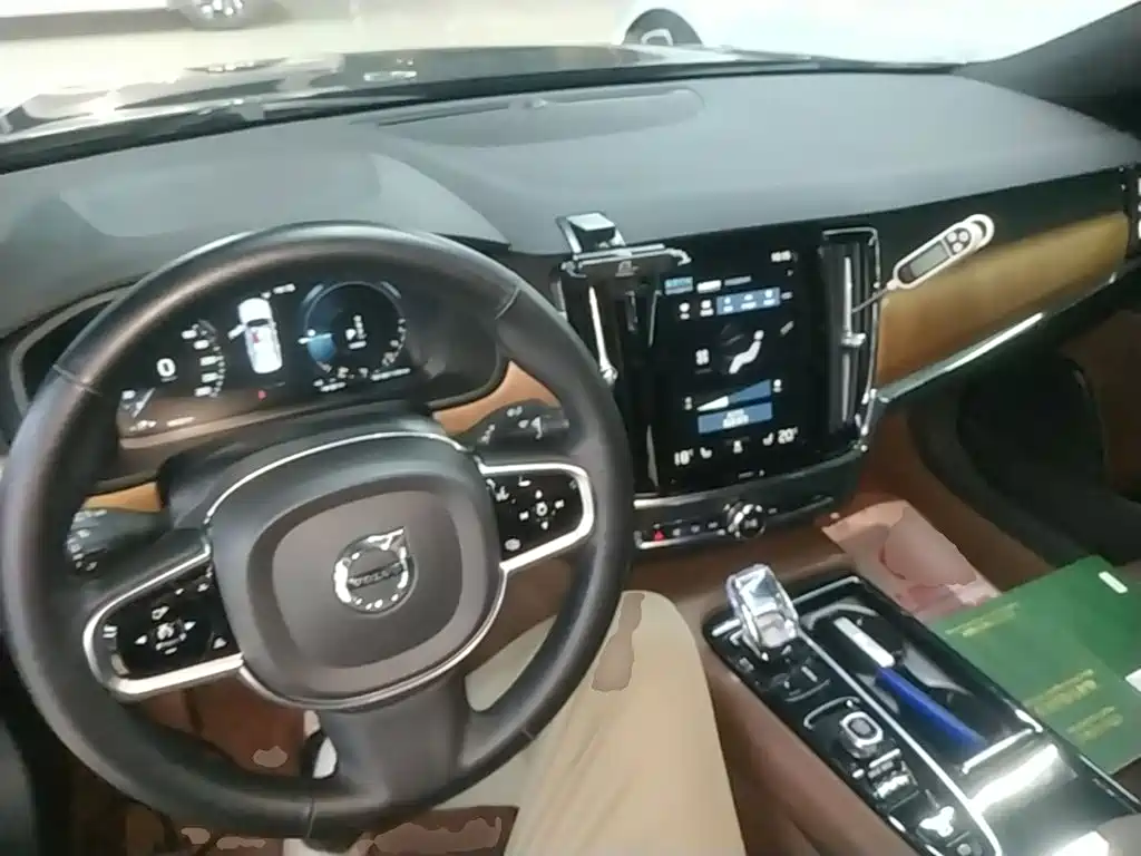 Volvo S90 PHEV — миниатюра 10