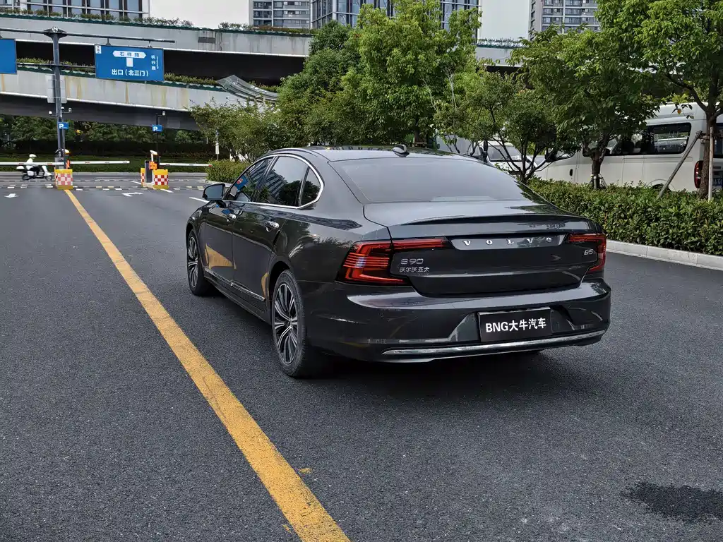 Volvo S90 — миниатюра 6