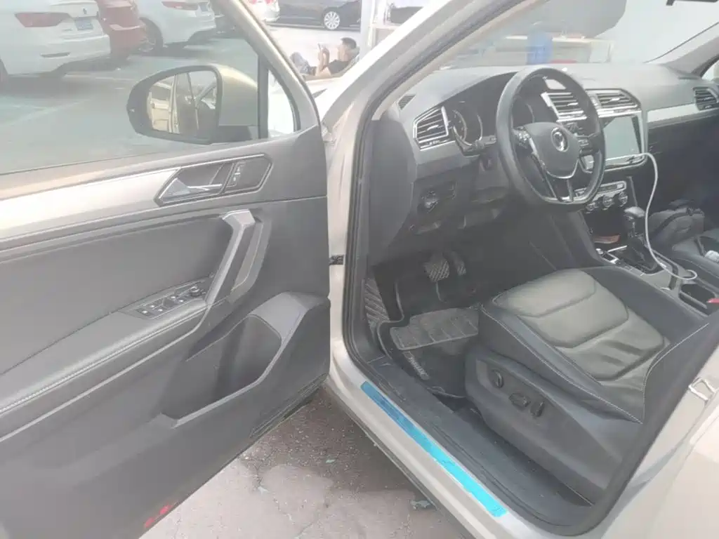 Volkswagen Tiguan L — миниатюра 16