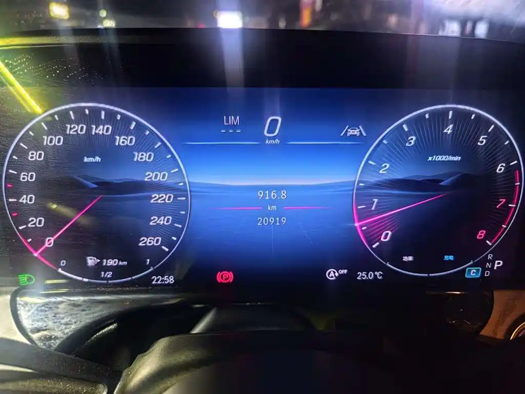 Mercedes-Benz E-Class — миниатюра 10