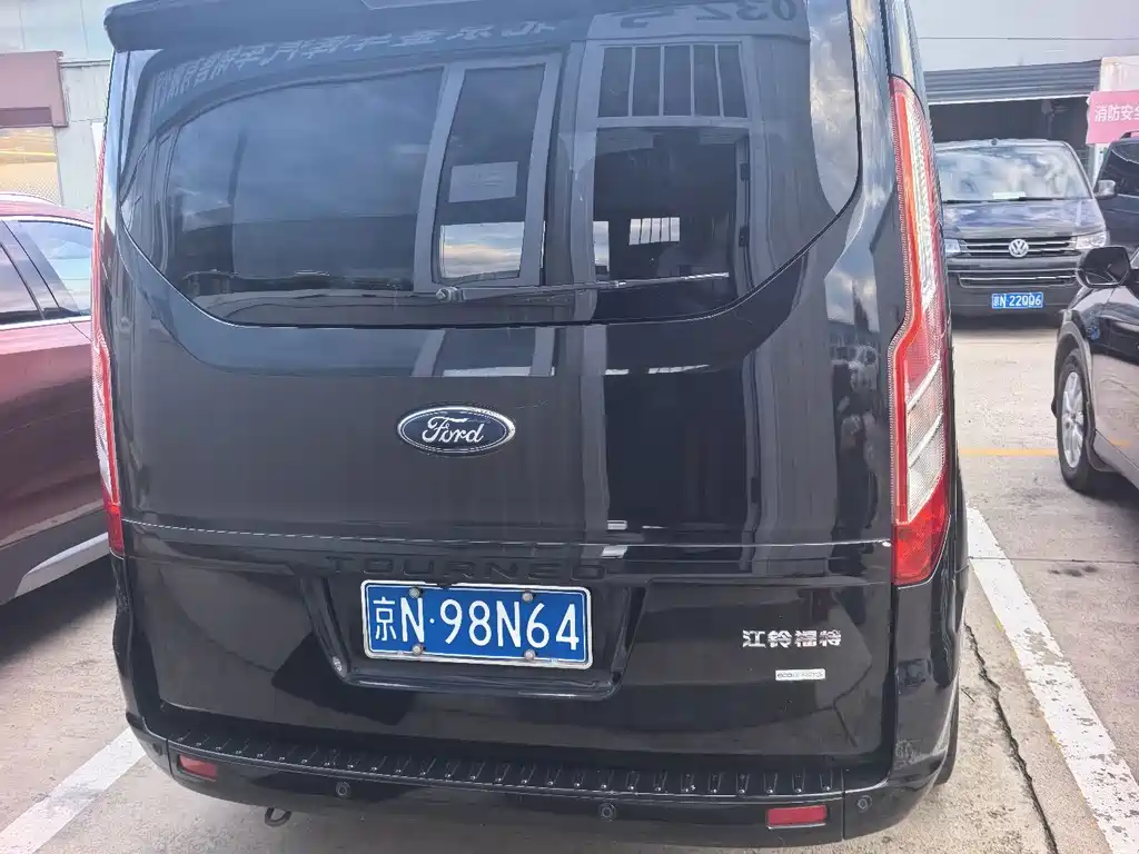 Ford Tourneo — миниатюра 4