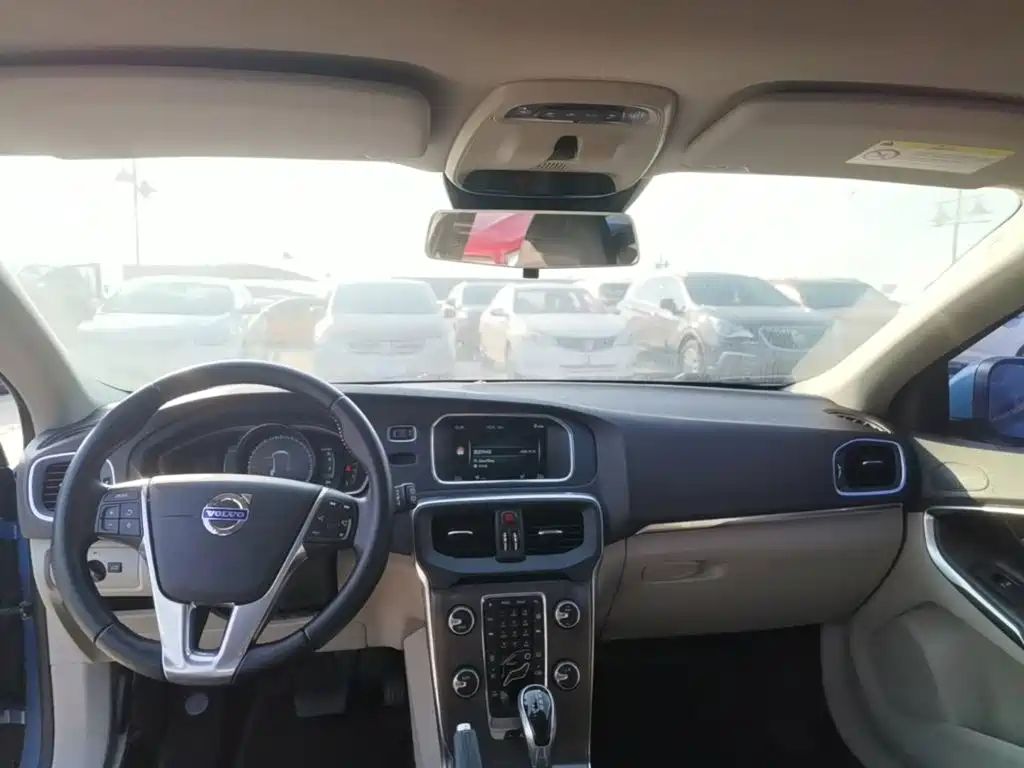 Volvo V40 — миниатюра 10