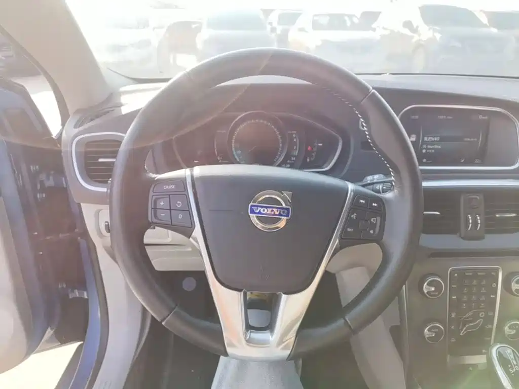 Volvo V40 — миниатюра 11