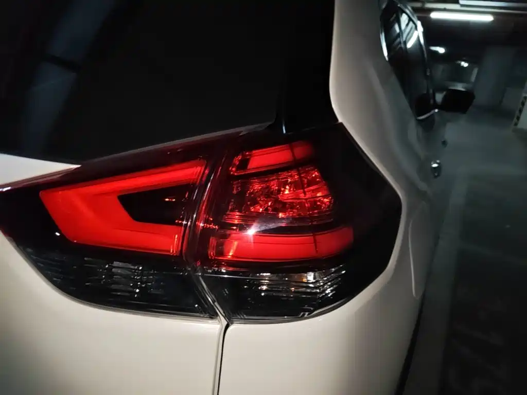 Nissan X-Trail — миниатюра 8