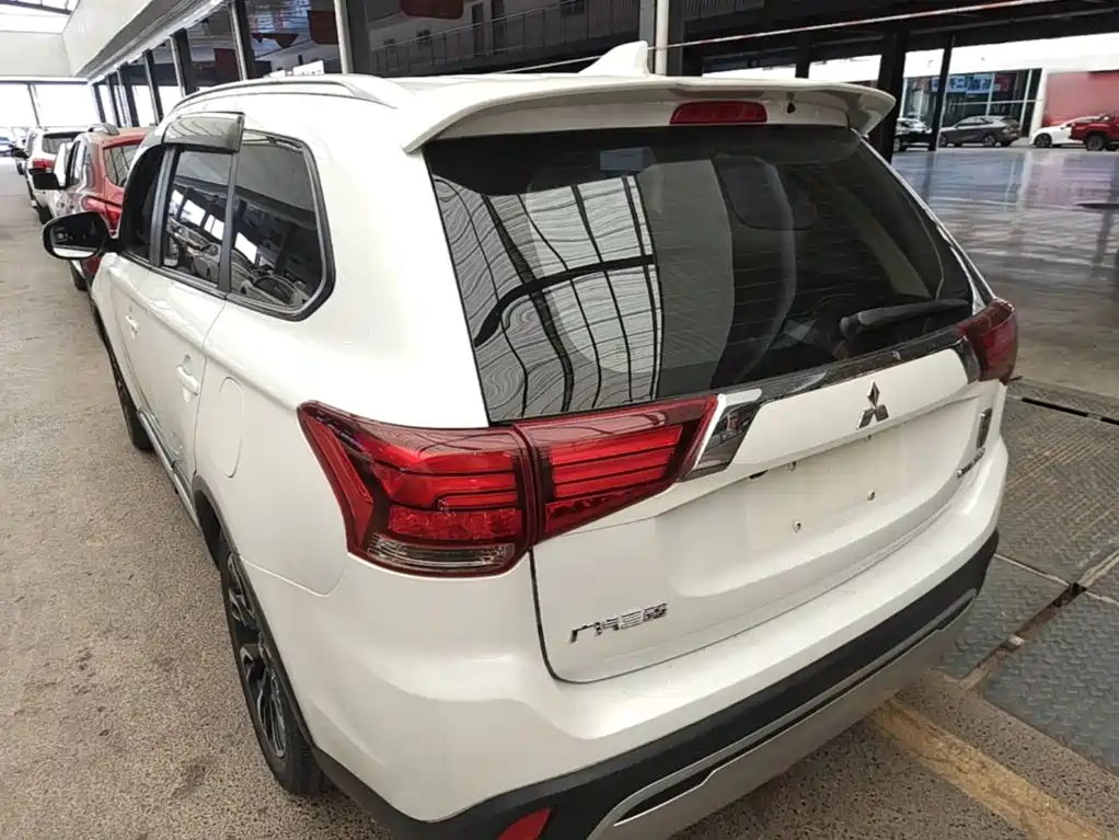 Mitsubishi Outlander — миниатюра 5