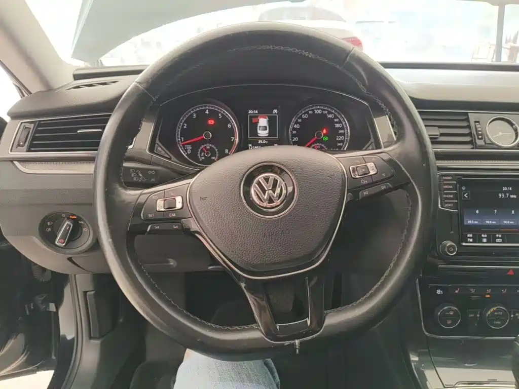 Volkswagen Passat — миниатюра 11