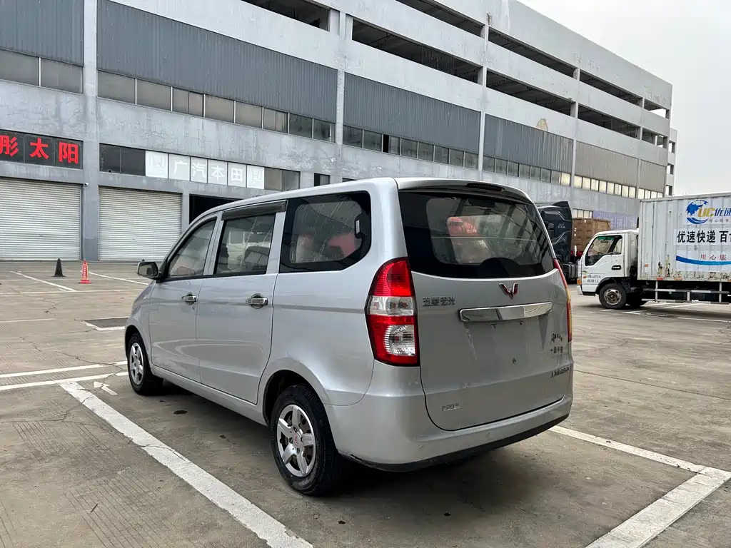 Wuling Hongguang — миниатюра 5