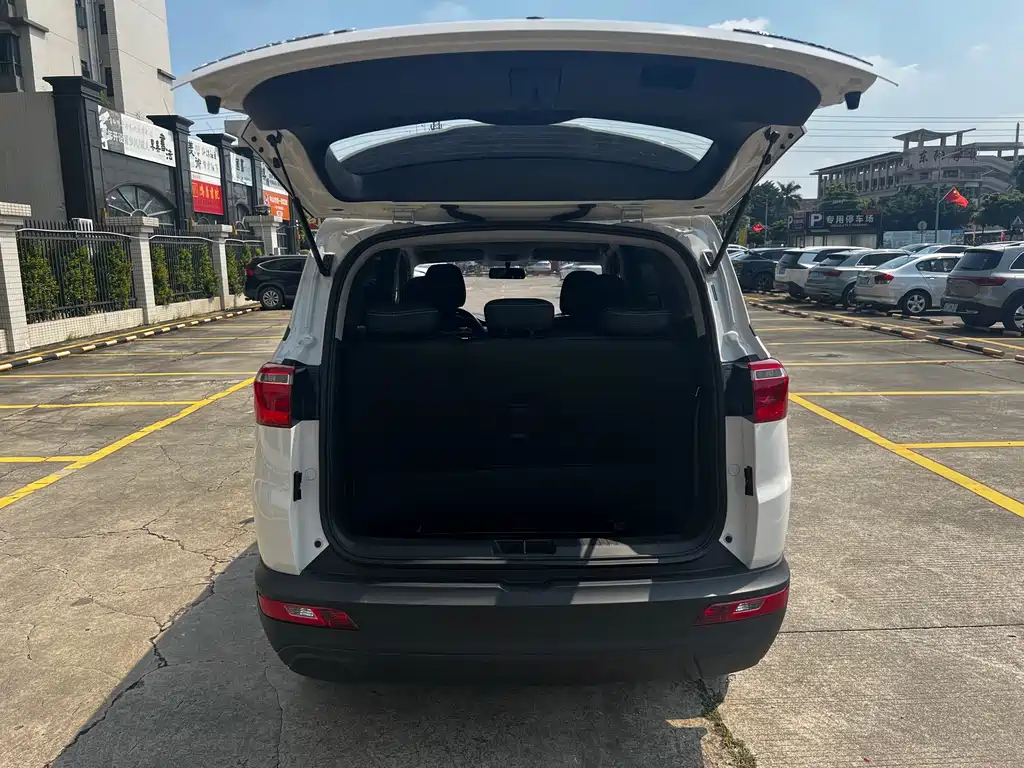 Wuling Hongguang S3 — миниатюра 11