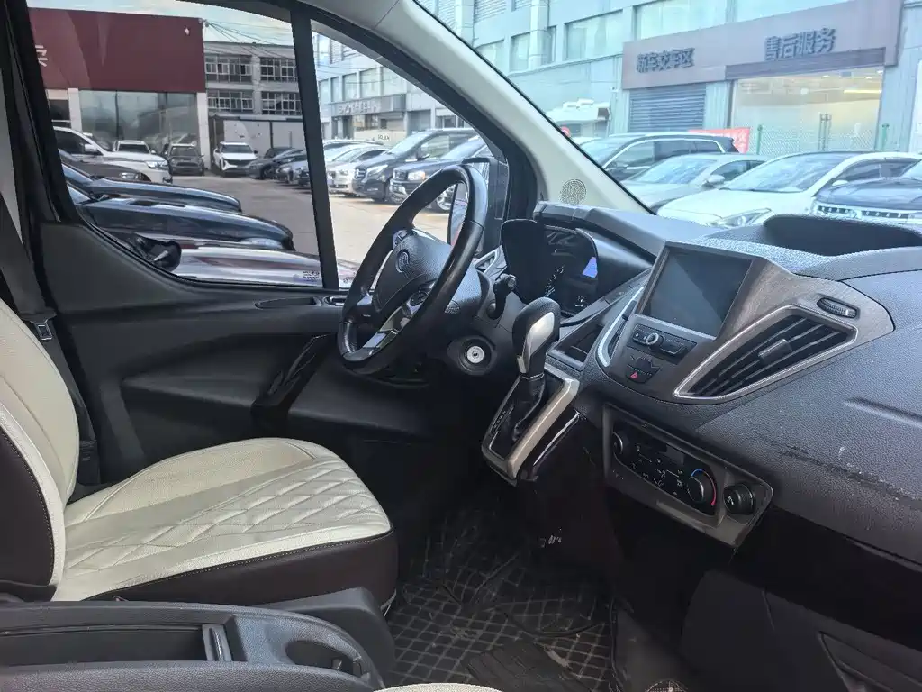 Ford Tourneo — миниатюра 6