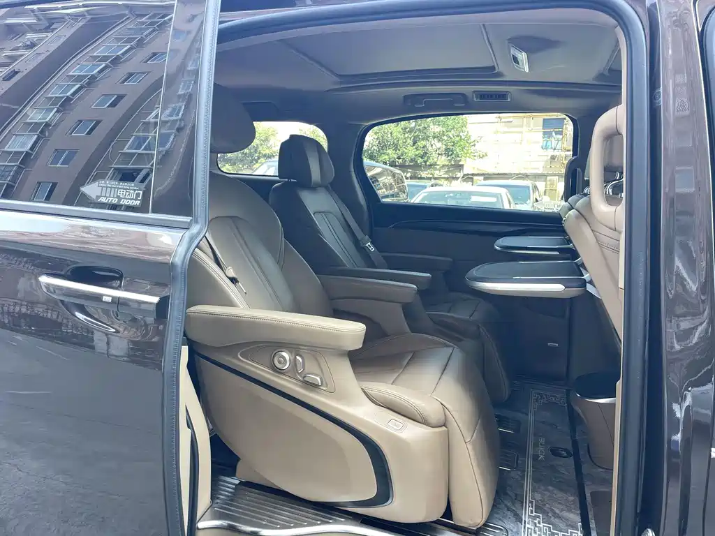 Buick GL8 — миниатюра 10