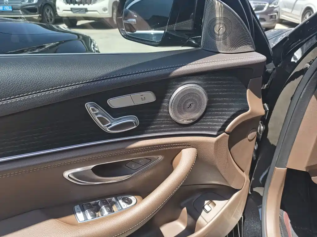 Mercedes-Benz E-Class — миниатюра 12