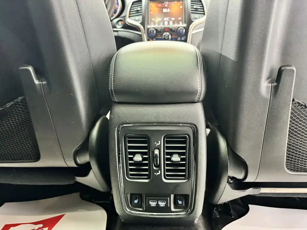 Jeep Grand Cherokee (Import) — миниатюра 18