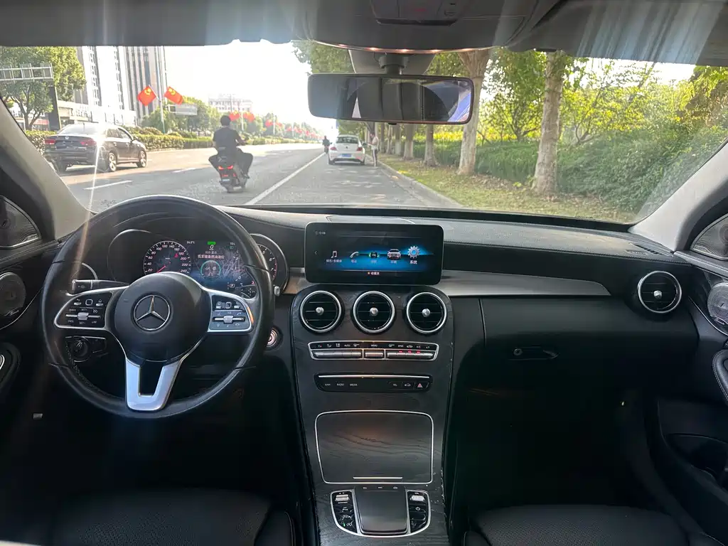 Mercedes-Benz C-Class — миниатюра 6