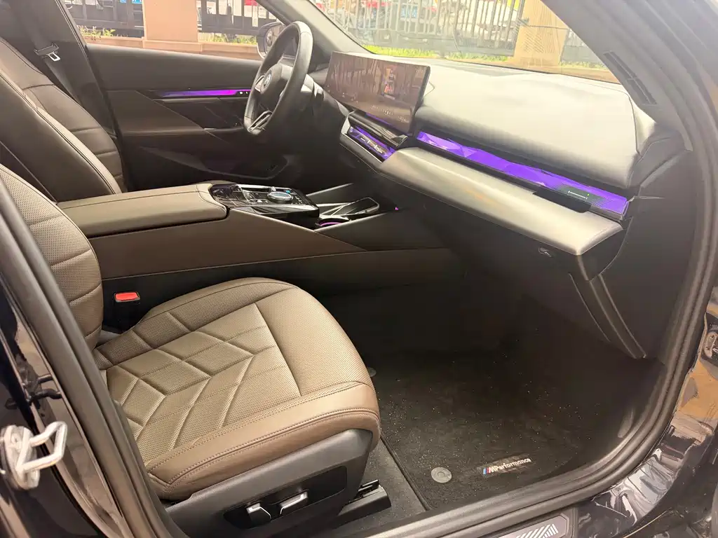 BMW i5 — миниатюра 9