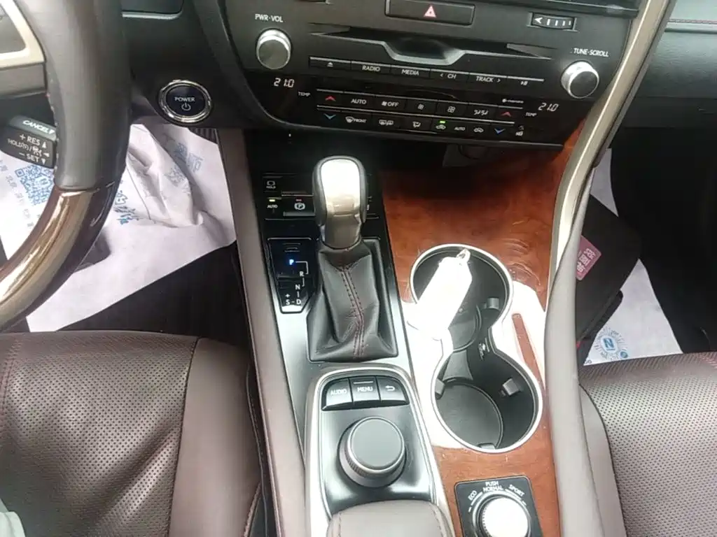 Lexus RX — миниатюра 10