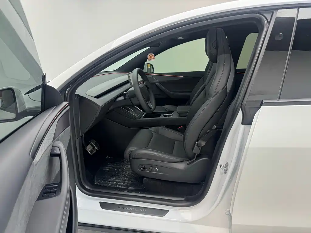 Tesla Model Y L — миниатюра 3