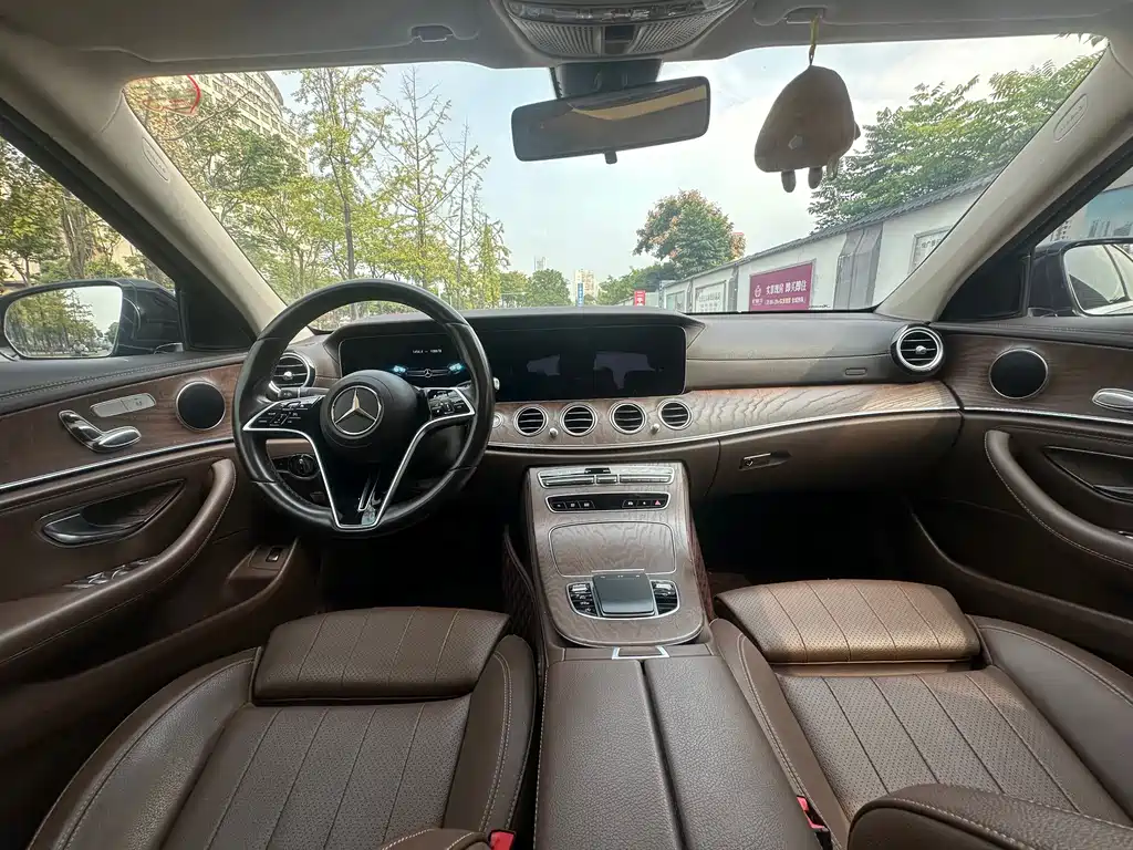 Mercedes-Benz E-Class — миниатюра 5