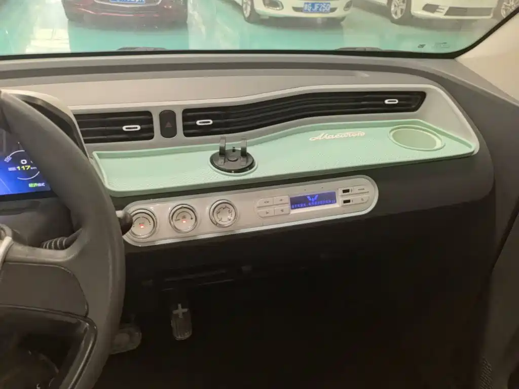Wuling MINIEV — миниатюра 13
