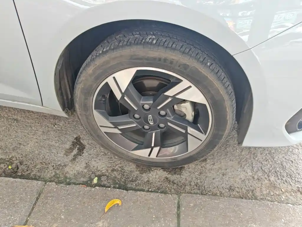 Geely L HiP — миниатюра 12