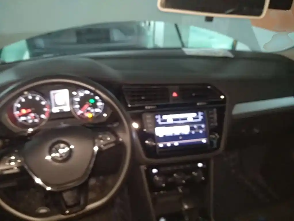 Volkswagen Tiguan L — миниатюра 10