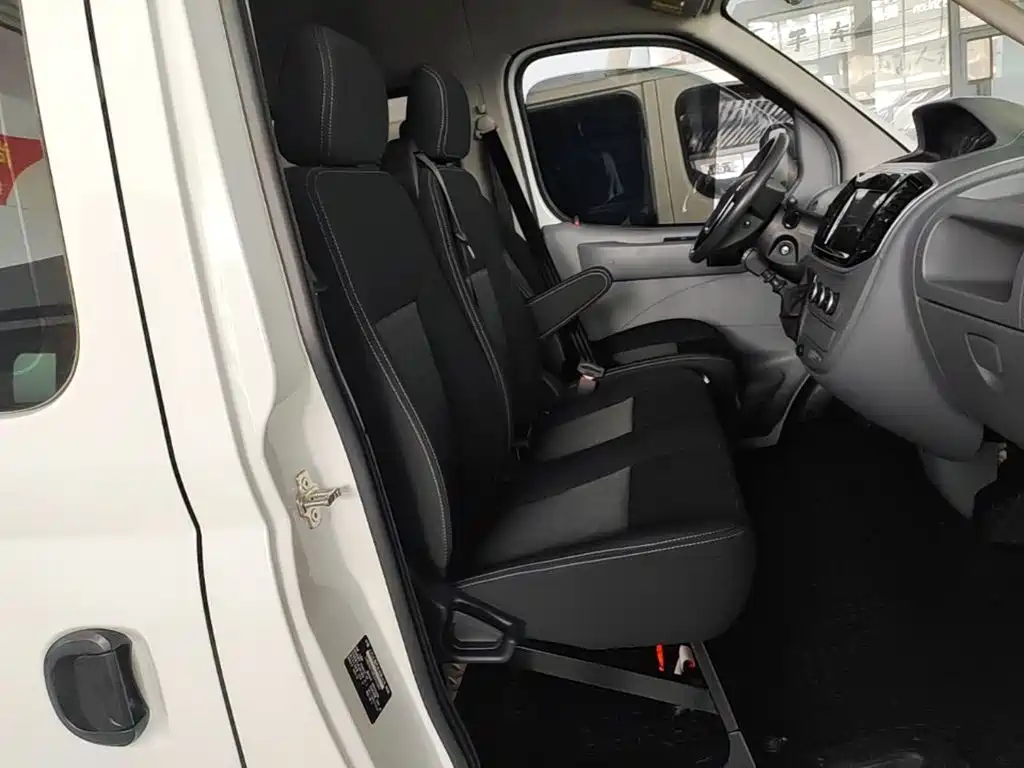 MAXUS V80 — миниатюра 25