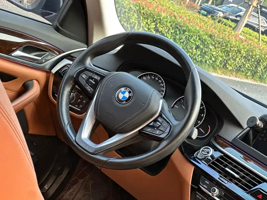 BMW 5 Series — миниатюра 15