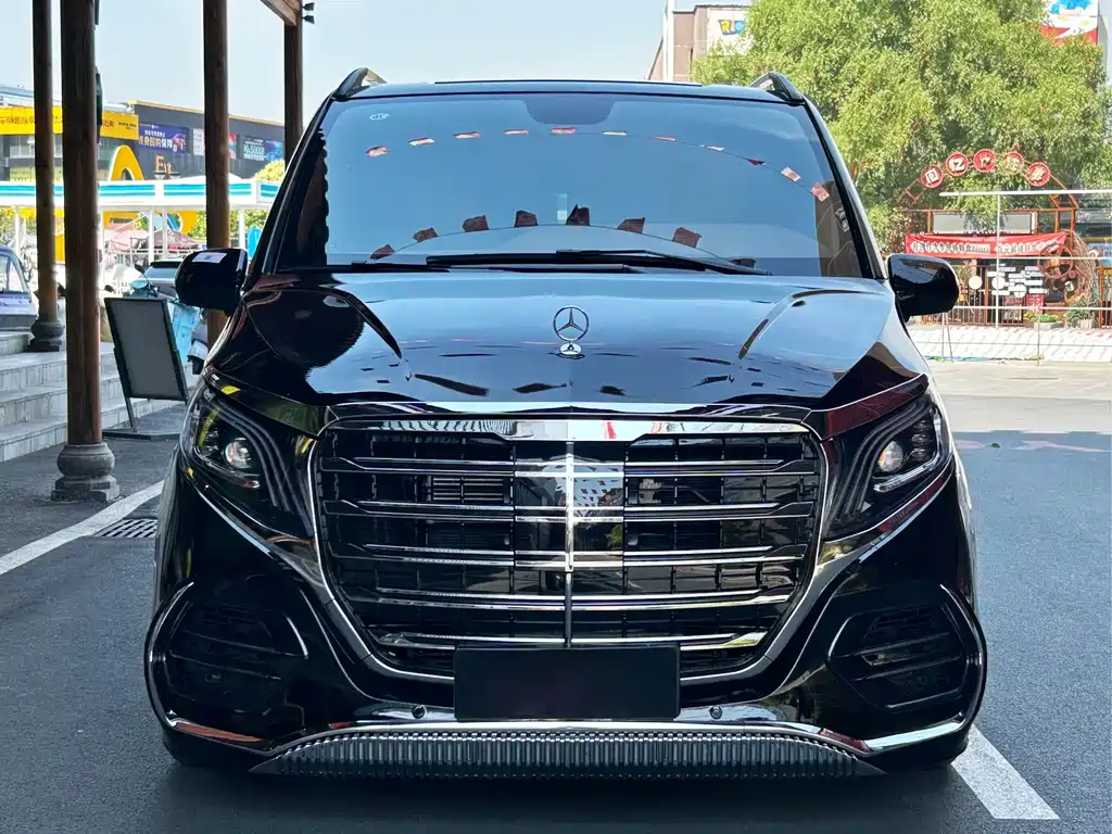Mercedes-Benz Vito 2023 2.0T 7 мест