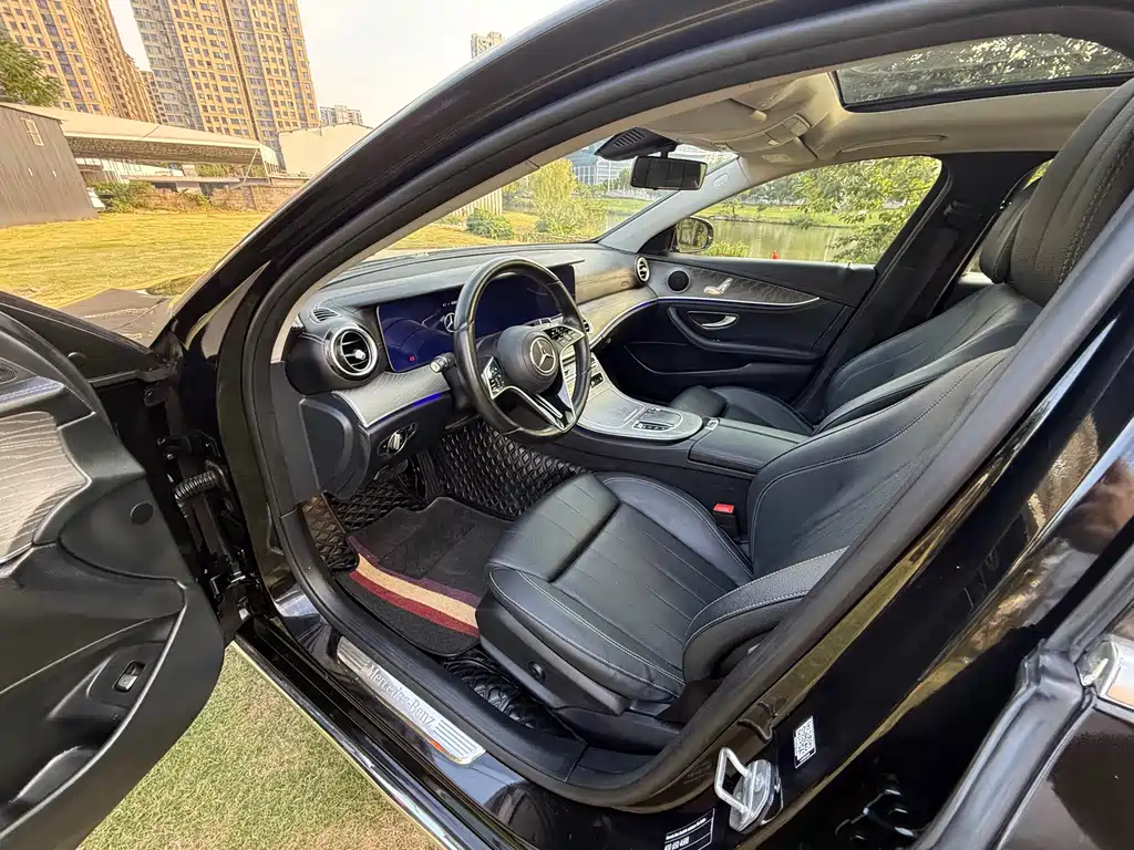 Mercedes-Benz E-Class — миниатюра 7