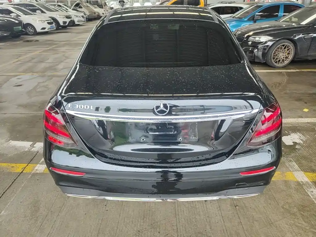 Mercedes-Benz E-Class — миниатюра 6