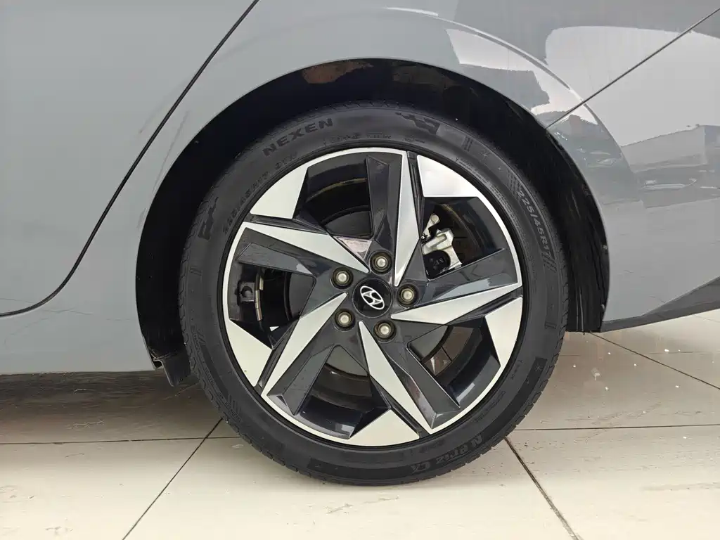 Hyundai Elantra — миниатюра 10