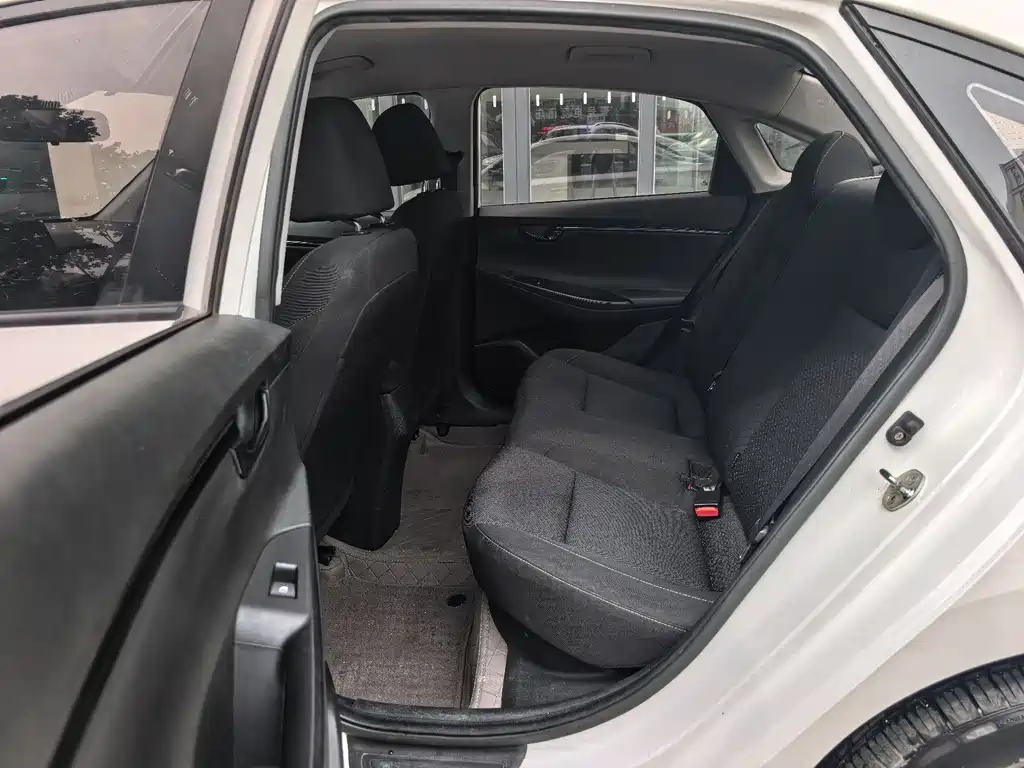 Hyundai Elantra - фото 9